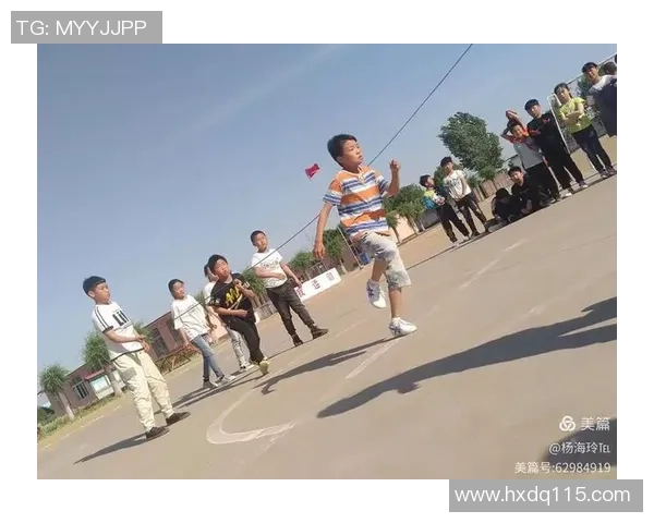 当足球明星挑战传统游戏踢毽子展现别样风采与乐趣